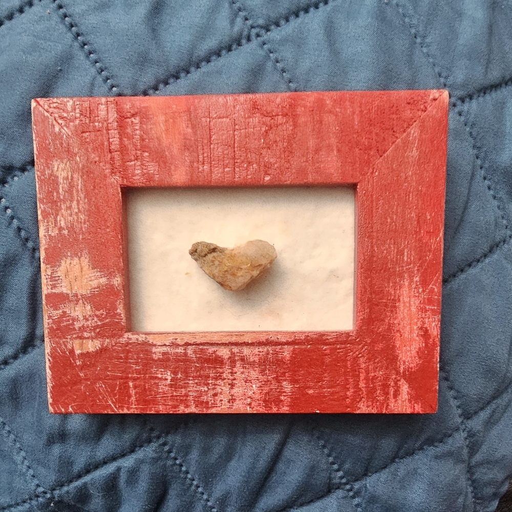 Rustic Red Heart-Shaped Stone Frame - Picture 2 of 5